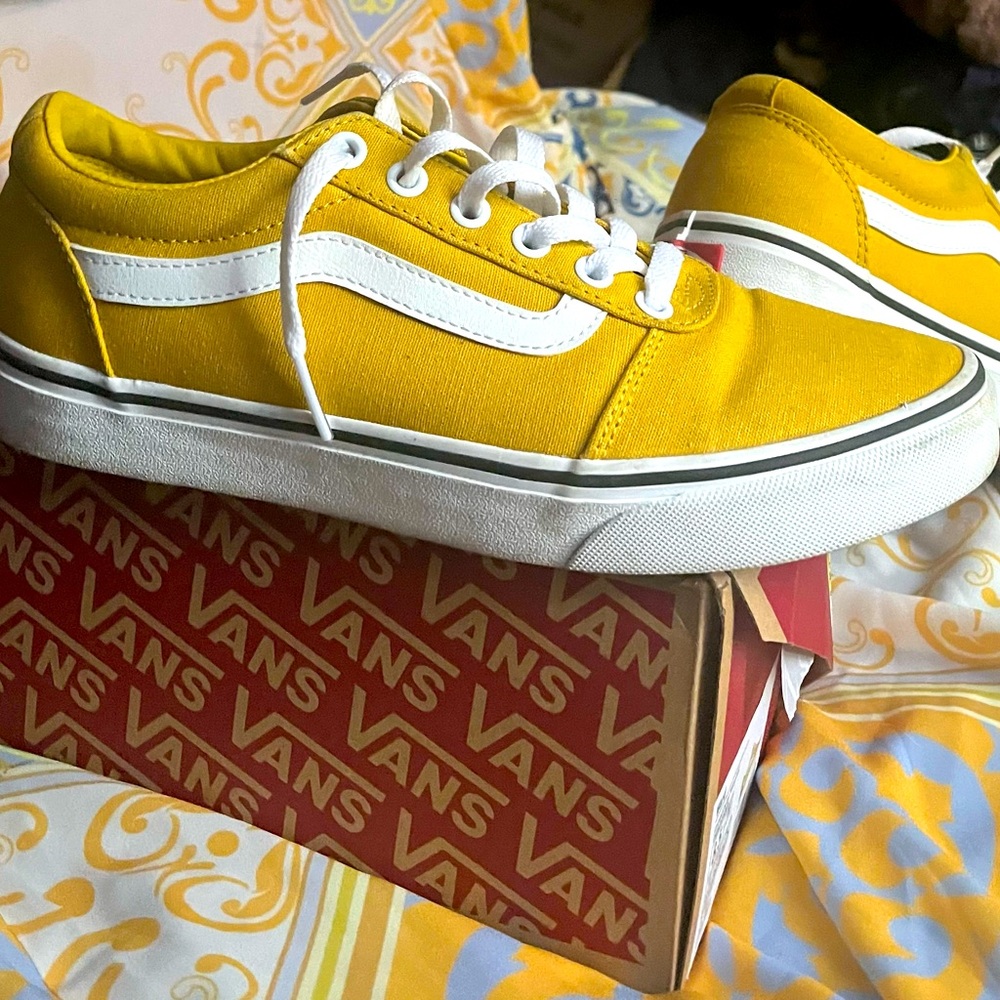 Check out these adorable Vans Canvas Ceylon yellow/white sneakers in size 8.5💛